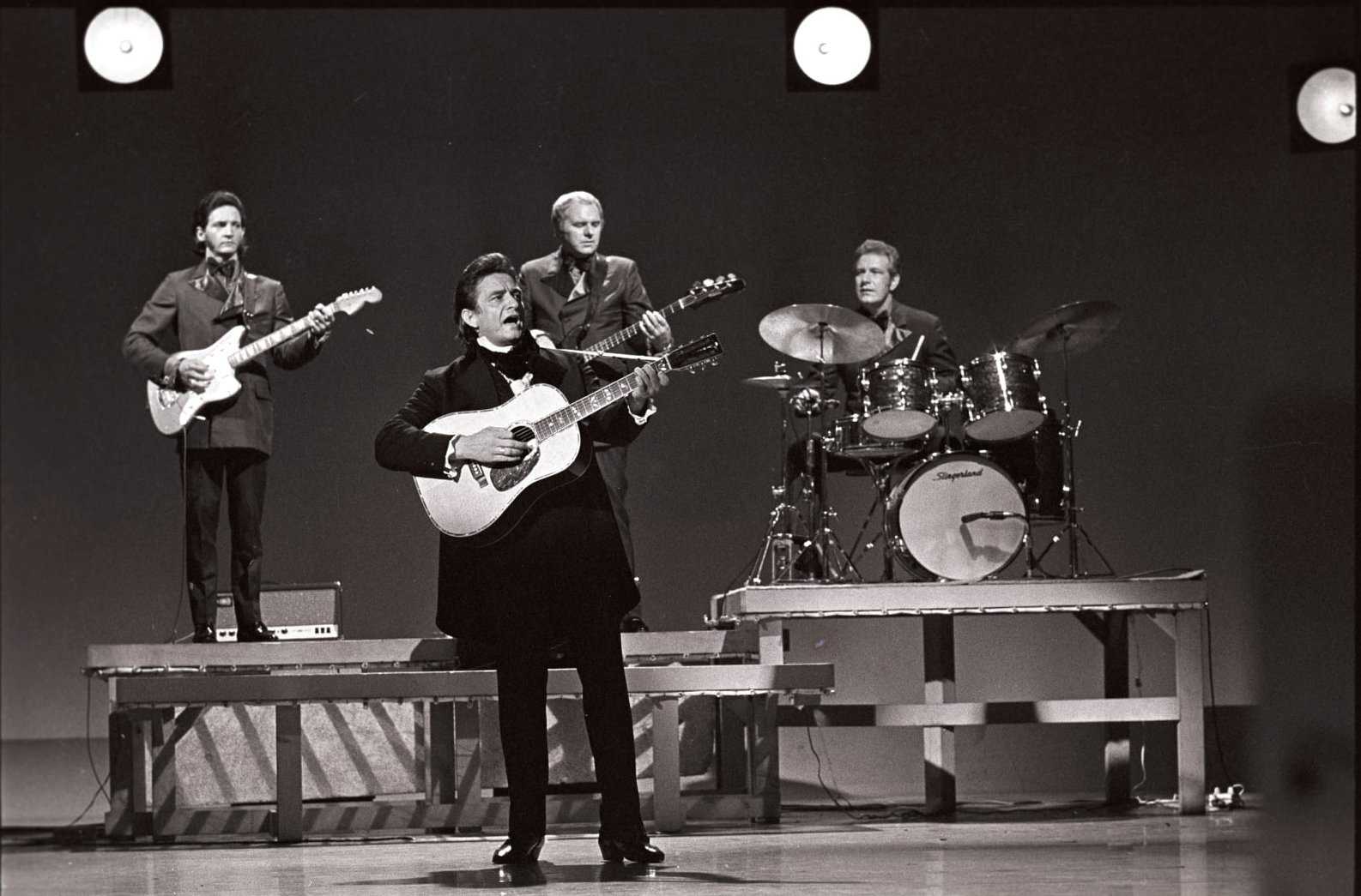 WS "Fluke" Holland playing with Johnny Cash