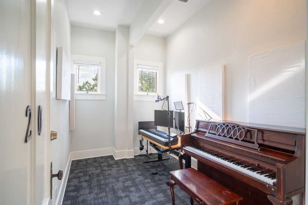 Sage Music San Antonio, Lesson Room No. 208
