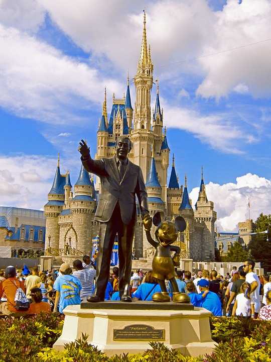 Walt Disney Statue