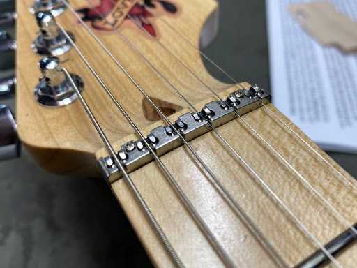 Electric guitar nut