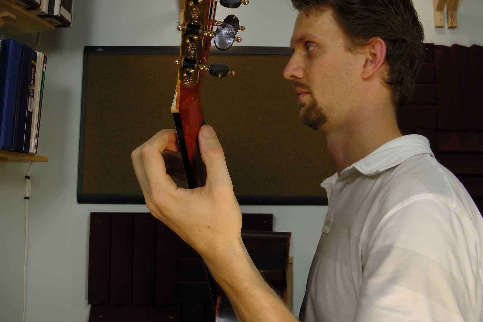 Left wrist aligned when playing the guitar