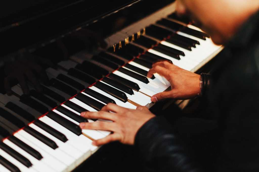 What to Know Before You Take Your First Piano Lesson