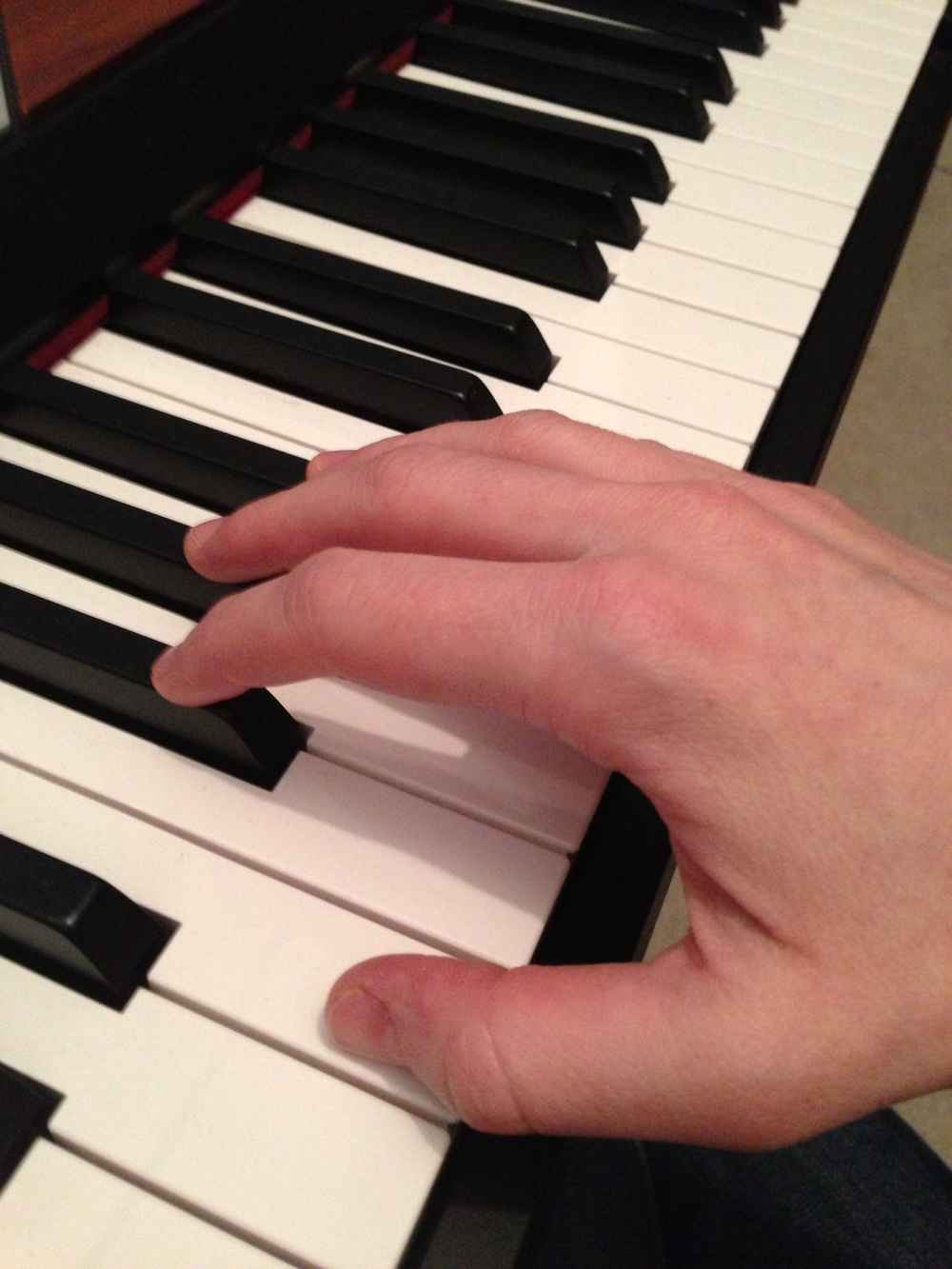 Right hand on piano in B Major