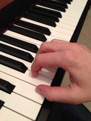 Right hand on piano in C Major