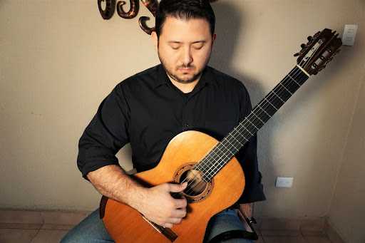 Position check, right hand on the guitar near the bridge