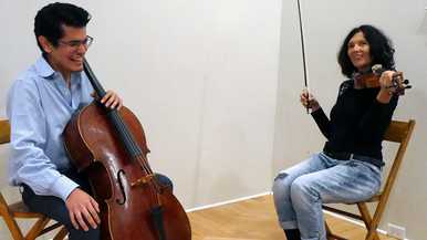 A strings lesson at Sage Music