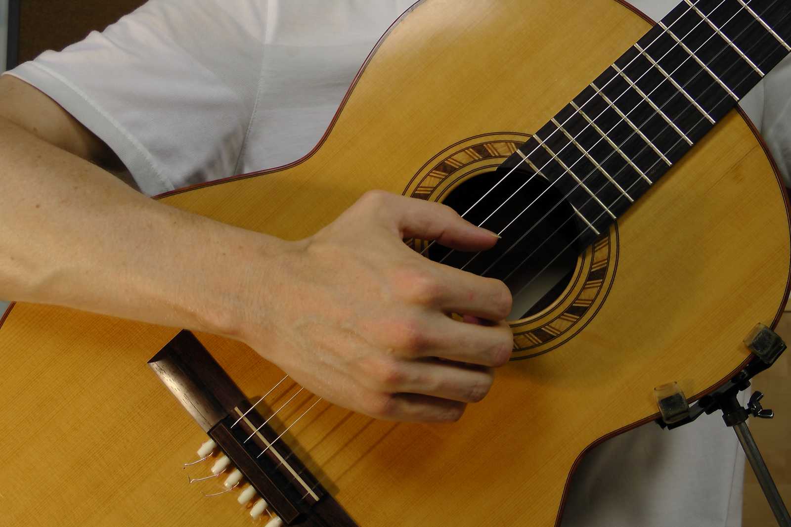 A good right hand position