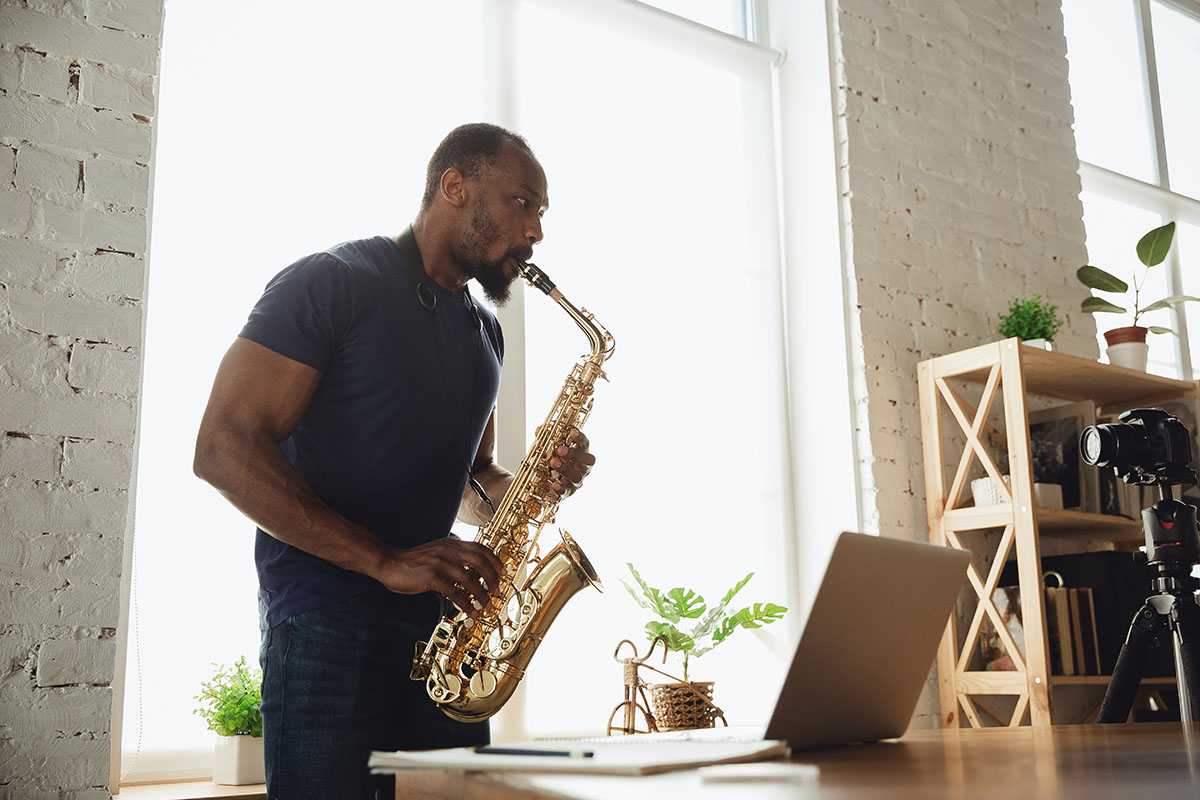 A student in his saxophone lesson
