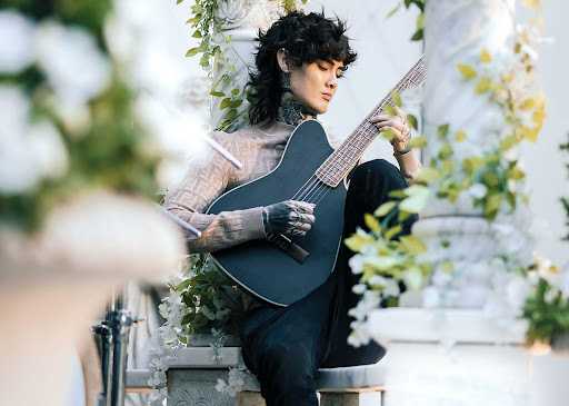 Tim Henson holding the guitar