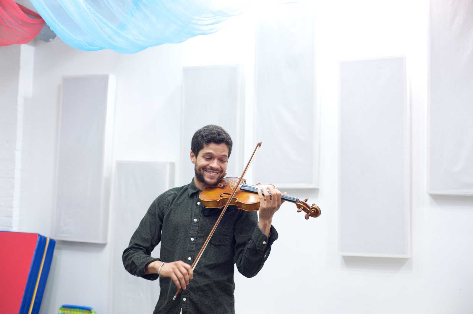 Violin teacher Nick at Sage Music